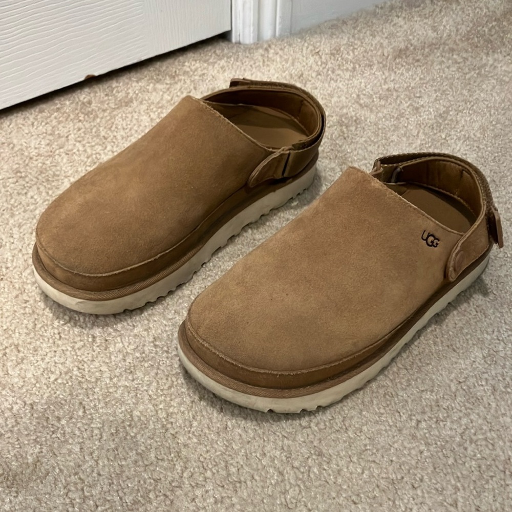 UGG Goldenstar clogs size 9